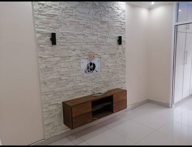 0.5 BEDROOM FLAT FOR SALE IN ESSENWOOD